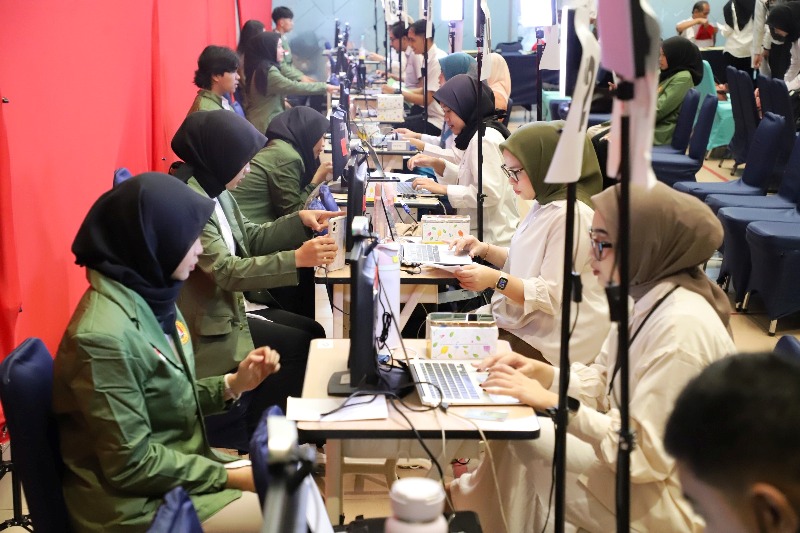 Menyambut Mahasiswa Baru, UPNVJ Gelar Verifikasi Data dan Distribusi Perlengkapan PKKMB 2025