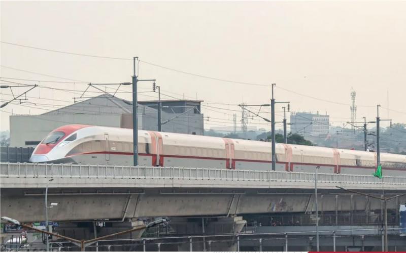 KCIC Tertibkan 26 Bangunan Liar di Jalur Whoosh Demi Keselamatan Operasional