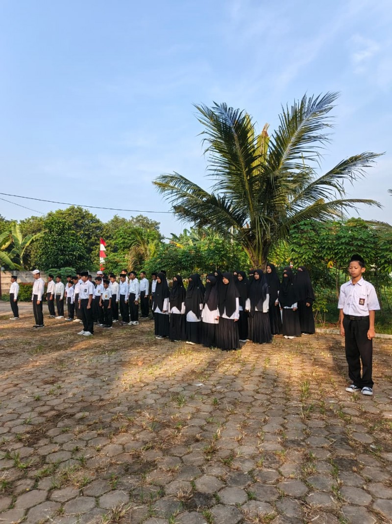 Santri-Santri PTQ. Pondok Bambu Peringati HUT ke-80 RI dengan Meriah
