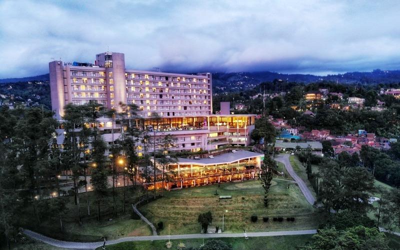 Perjalanan Kuliner Menyegarkan: Summertime Flavours Hadir di Swiss-Belresort Dago Heritage Bandung