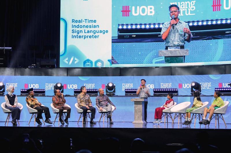 Menko PMK Ajak Pelajar Berani Berimajinasi: Dari Coding Bisa Lahir Solusi untuk Bangsa