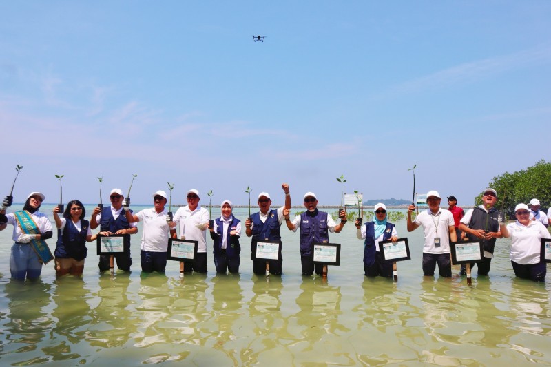 Insan Astra Salurkan Donasi Kesehatan dan Lingkungan di Pulau Pramuka