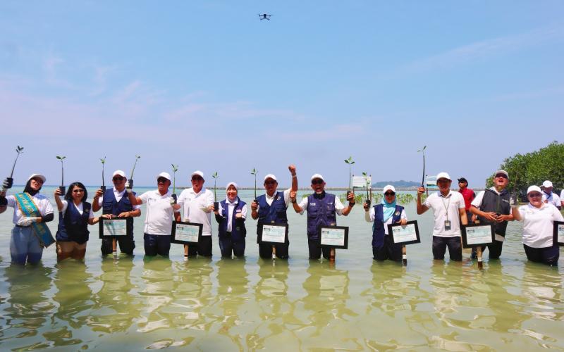 Insan Astra Salurkan Donasi Kesehatan dan Lingkungan di Pulau Pramuka