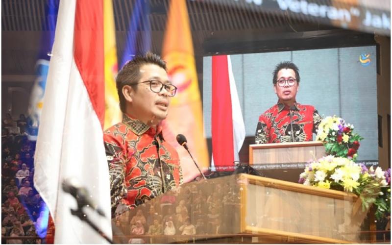 Stafsus Mendiktisaintek Ajak Wisudawan UPNVJ Jadi Intelektual Publik yang Menjaga Integritas