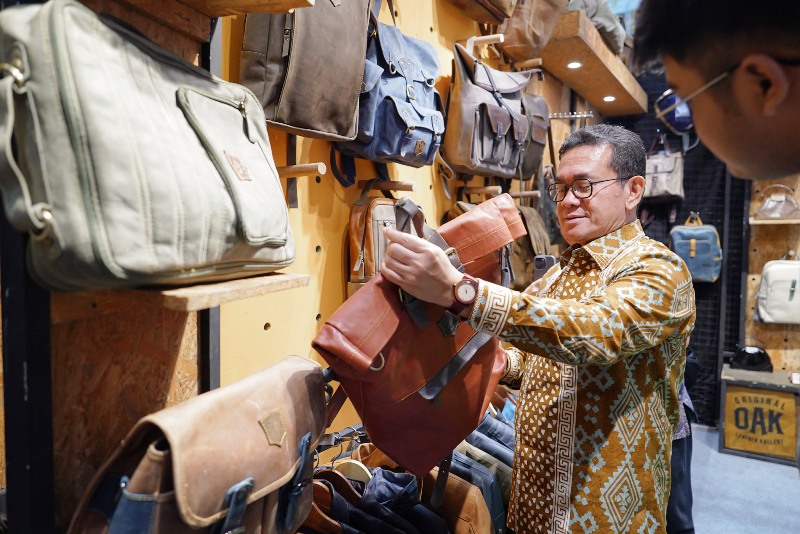 Mendag Busan Ajak Youthpreneurs Jadi Motor Inovasi Kerajinan Indonesia di INACRAFT 2025