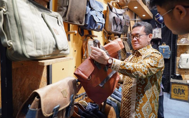 Mendag Busan Ajak Youthpreneurs Jadi Motor Inovasi Kerajinan Indonesia di INACRAFT 2025