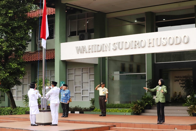 Semangat Sumpah Pemuda Kobarkan Jiwa Bela Negara Sivitas UPNVJ di Tengah Hujan