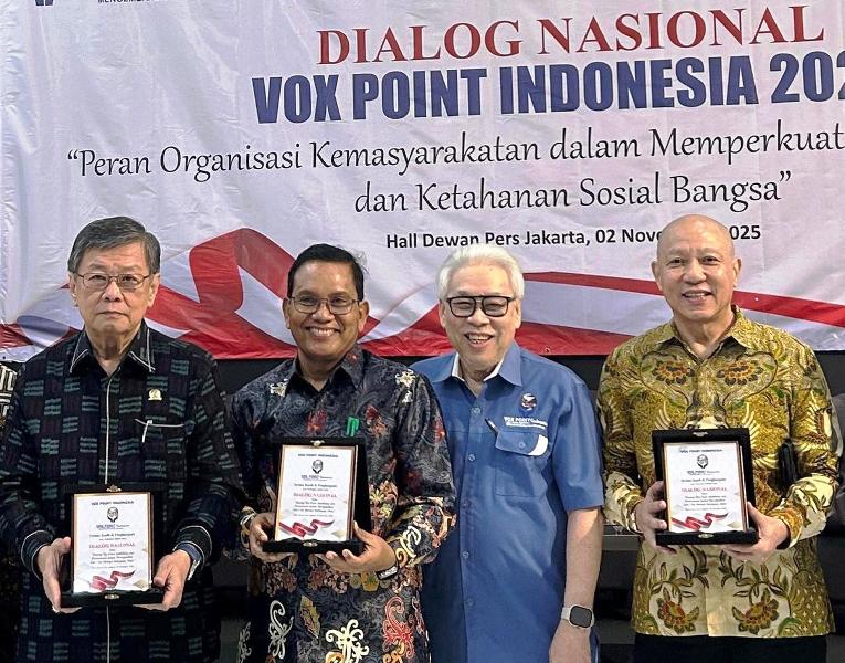 Serian Wijatno Dikukuhkan Sebagai Dewan Kehormatan Vox Point Indonesia