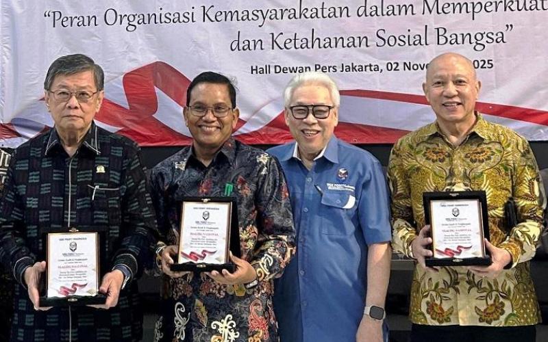 Serian Wijatno Dikukuhkan Sebagai Dewan Kehormatan Vox Point Indonesia