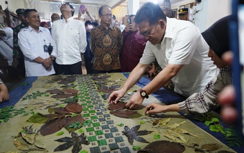 Namira Ecoprint, Ketika Kecantikan Alam Menjadi Fashion Berkelas dan Mendunia