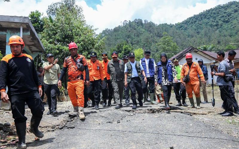 Menko PMK Tinjau Penanganan Longsor Banjarnegara, Pemerintah Percepat Evakuasi dan Percepat Evakuasi
