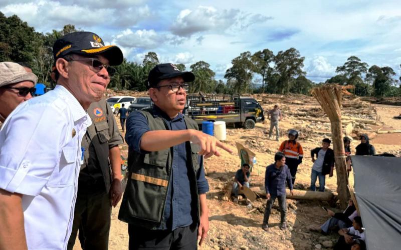 Menko PMK Tinjau Udara dan Darat Bencana Sumatra: Pemerintah Kerahkan Seluruh Kekuatan Nasional