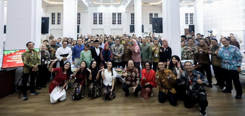 Natal Bersama Kemenko PMK, Kemenko PM, dan BP Taskin Teguhkan Spirit Keluarga dan Pelayanan Publik