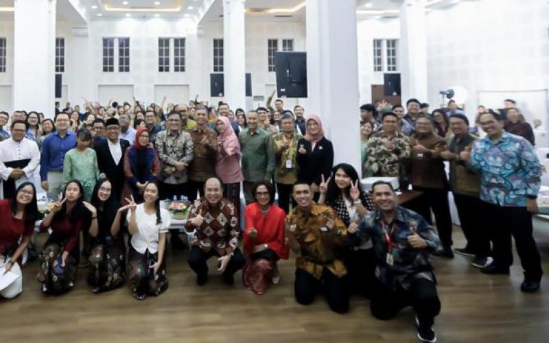 Natal Bersama Kemenko PMK, Kemenko PM, dan BP Taskin Teguhkan Spirit Keluarga dan Pelayanan Publik