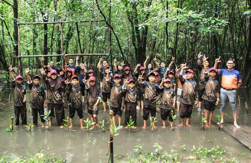 HARRIS Puri Mansion dan Oakwood PIK Jakarta Gelar Mangrove Education & Planting dalam Rangka Memperingati World Environment Education Day 2026
