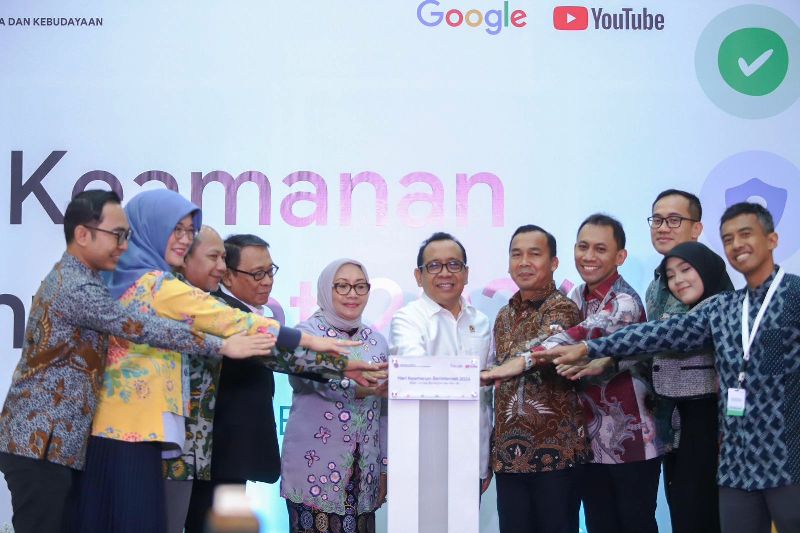 Menko PMK: Developer Teknologi Tak Bisa Lepas Tangan, Edukasi Digital dan AI Harus Berdampak Nyata