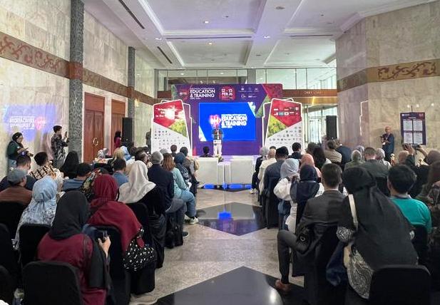 UPNVJ Paparkan Jalur Masuk Mahasiswa Baru di Panggung Utama IIETE 2026