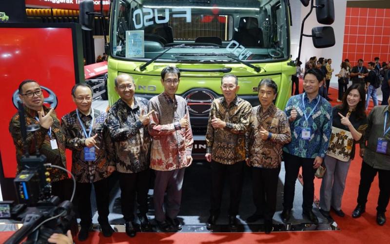 Hino Tawarkan Bus 4x4 Terbaru untuk Kondisi Medan Berat dan Ekstrem di GIICOMVEC 2026