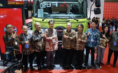 Hino Tawarkan Bus 4x4 Terbaru untuk Kondisi Medan Berat dan Ekstrem di GIICOMVEC 2026