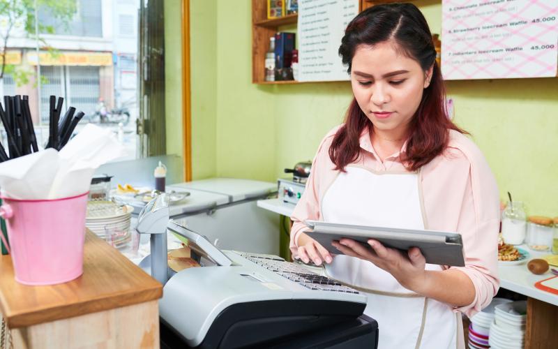 Transaksi Makin Ramai, Ini 5 Tanda Bisnis Perlu Aplikasi Kasir untuk Operasional Lebih Rapi