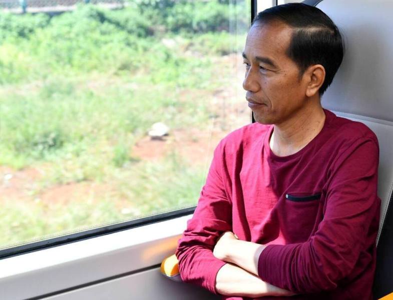 Diserang Isu-isu Negatif, Ini Klarifikasi Jokowi   