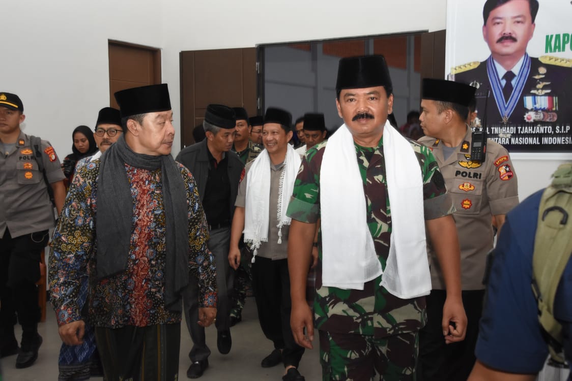 FOTO Panglima TNI Datangi Pondok Pesantren Buntet Cirebon