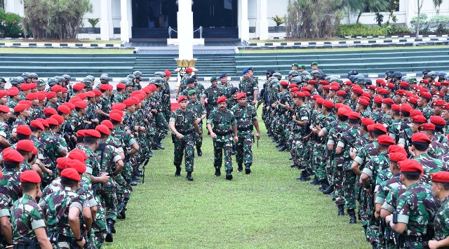 FOTO Panglima TNI Pimpin Apel Kesiapan Satuan Kopassus