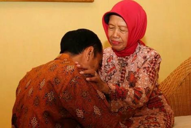 Petuah Ibunda kepada Jokowi: Mengabdi untuk Bangsa, Meraih Ridha Allah