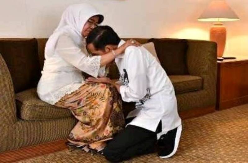 Ibunda Jokowi Baca Qulhu 100 Kali Tiap Malam