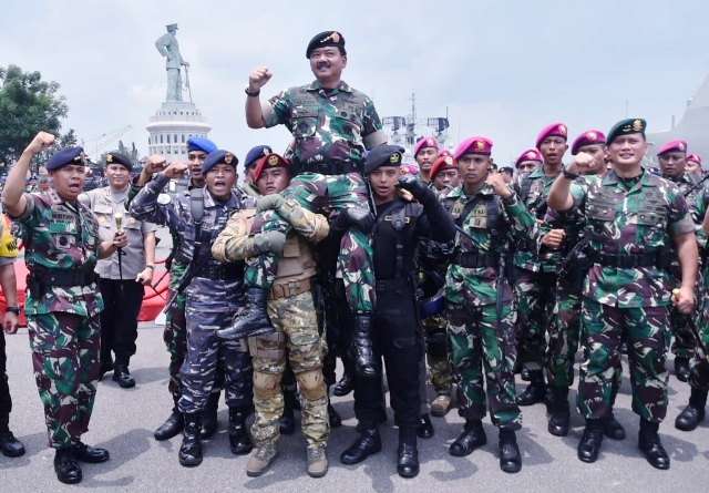 FOTO Panglima TNI Pimpin Apel Khusus di Koarmada