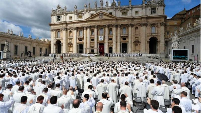 Benarkah Banyak Pastor Vatikan Homoseksual?