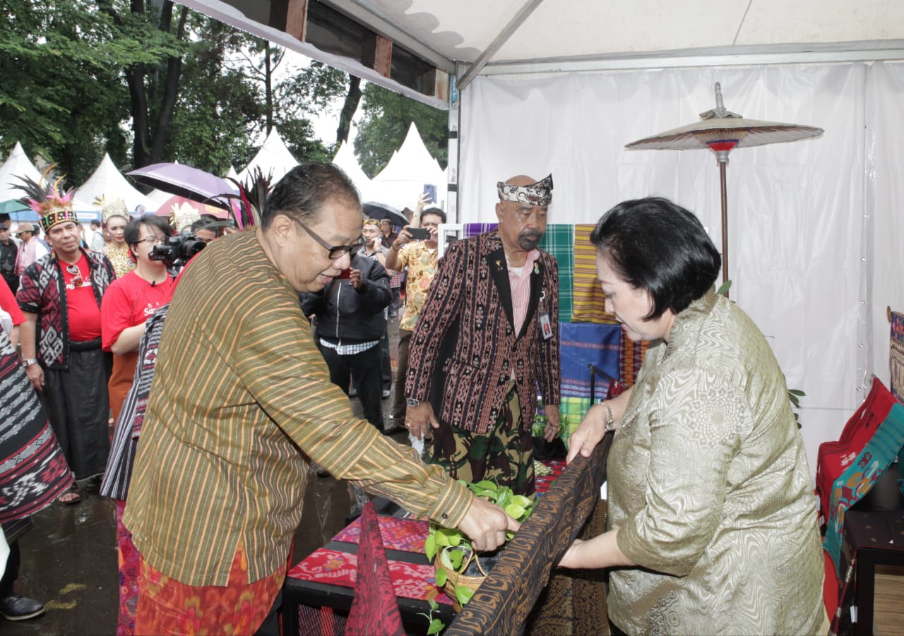 Festival Sarung Jadi Ajang Promosi Warisan Budaya Nusantara