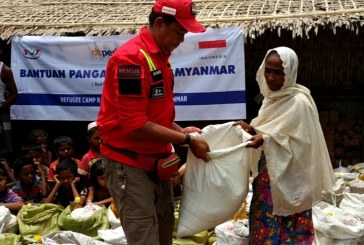 Jelang Puasa, Relawan Indonesia Kirim Daging dan Bahan Pokok ke Rohingya