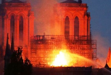Gereja Besar Katedral Terbakar, Saatnya Berdoa!