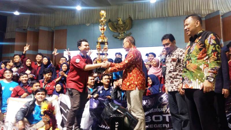 UNY Juara Umum Kontes Robot Regional III