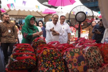 Dibuka Menteri Puspayoga Smesco Bazaar Ramadhan Langsung Diserbu Warga