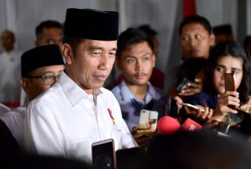 Jokowi Serahkan Demo di KPU kepada Polisi dan TNI