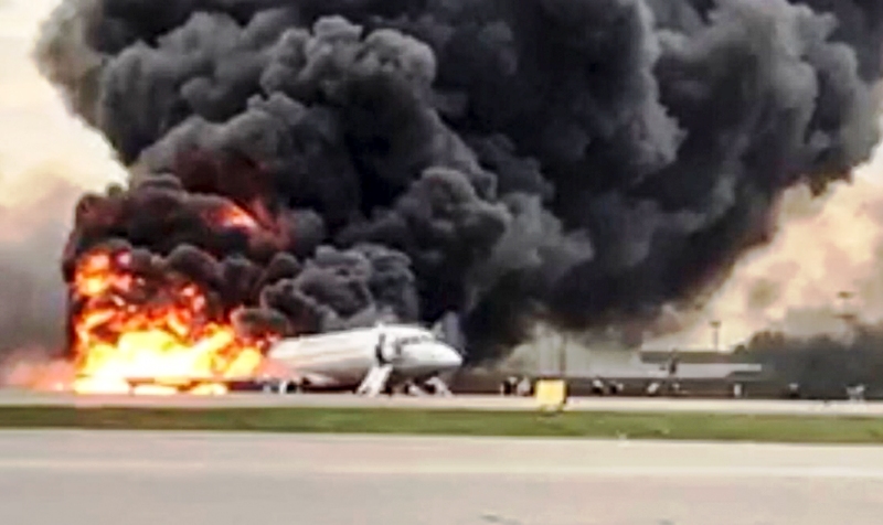 Pendaratan Darurat Gagal, Pesawat Rusia Terbakar
