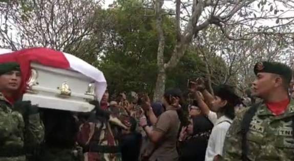 Pemakaman Ani Yudhoyono, Jokowi Awali Masukkan Tanah ke Liang Lahad Disusul SBY