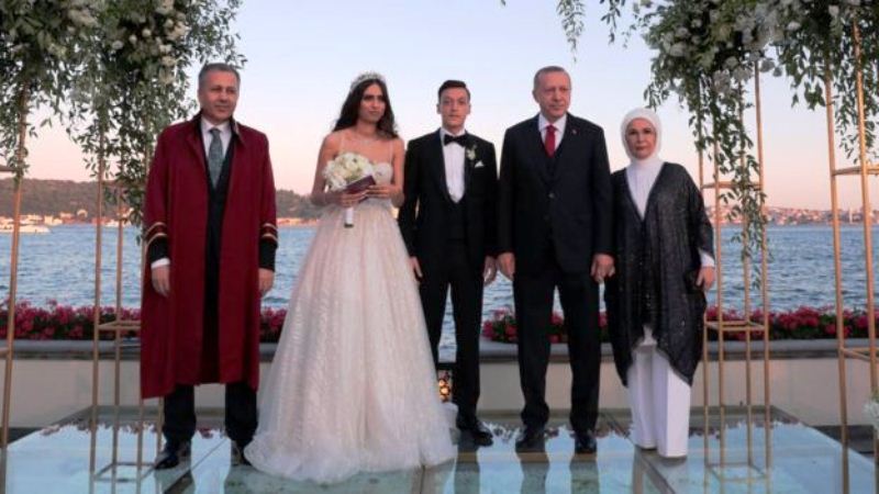 Presiden Erdogan Dampingi Mesut Ozil di Pernikahan