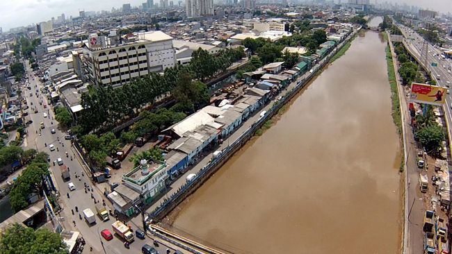 Tanah di Jakarta Turun 4 Meter dalam 40 Tahun Terakhir, Apa Penyebabnya?
