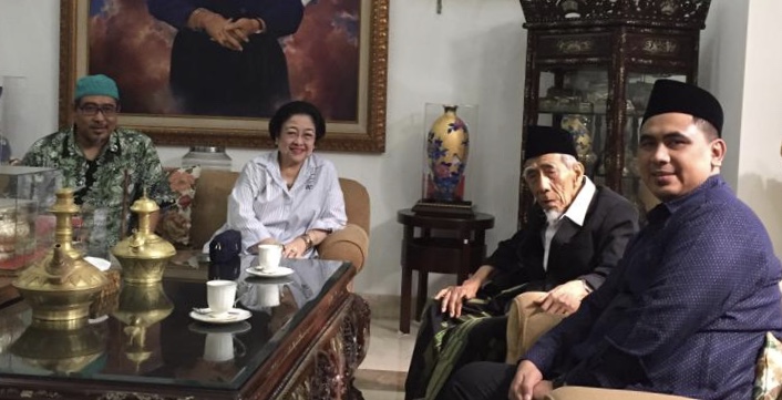 Hendak Pergi Haji, Mbah Moen Temui Megawati