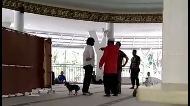 Wanita Pembawa Anjing ke Masjid Idap Penyakit Mental Tipe Paranoid