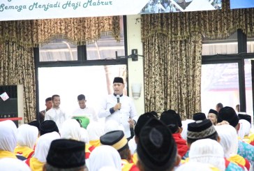 Wakil Wali Kota Bekasi Lepas Jemaah Haji