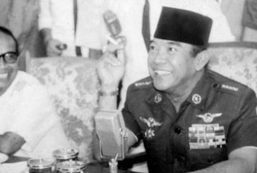 Kisah Soekarno Berkunjung ke AS: Ditemani Janda Holywood Beli BH untuk Istri