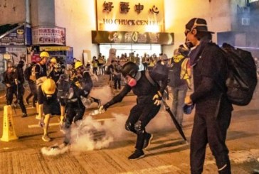 Demonstran dan Polisi Hong Kong Bentrok di Berbagai Lokasi