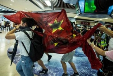 Demo Hong Kong Lecehkan Bendera China