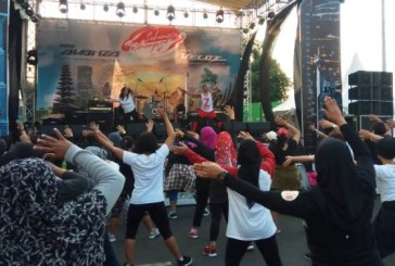 Senam Aerobik Ramaikan Festival Avanza-Veloz Sebangsa Semarang