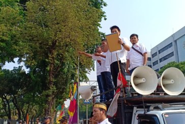 KMPI Serahkan Kotak Hitam Sabuk Nusantara ke Jokowi