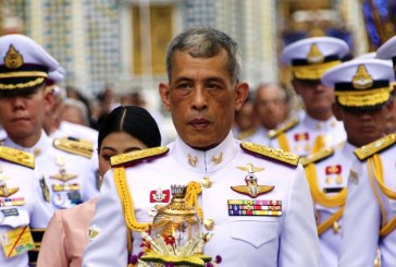 Raja Thailand Pecat Enam Pejabat ‘Korup’